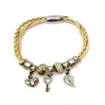 Pulsera Cuero Trenzado y Dijes J284
